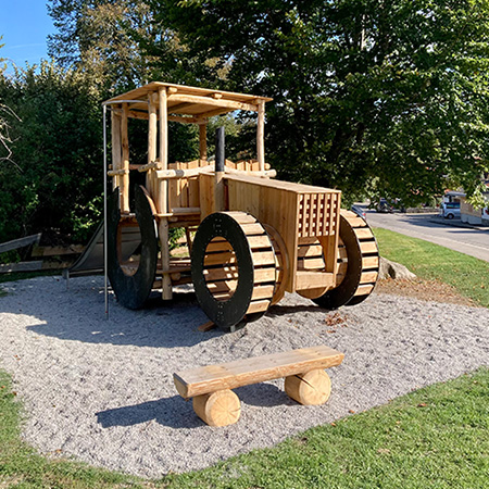 Spieltraktor aus Holz